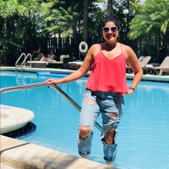 Coral. Size M. Razor back spaghetti strap top - Picture 1 of 5